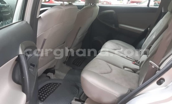 Sayi Na hannu Toyota RAV4 Azurfa Mota in Kumasi a Ashanti Sayi Na hannu Toyota RAV4 Azurfa Mota in Kumasi a Ashanti
