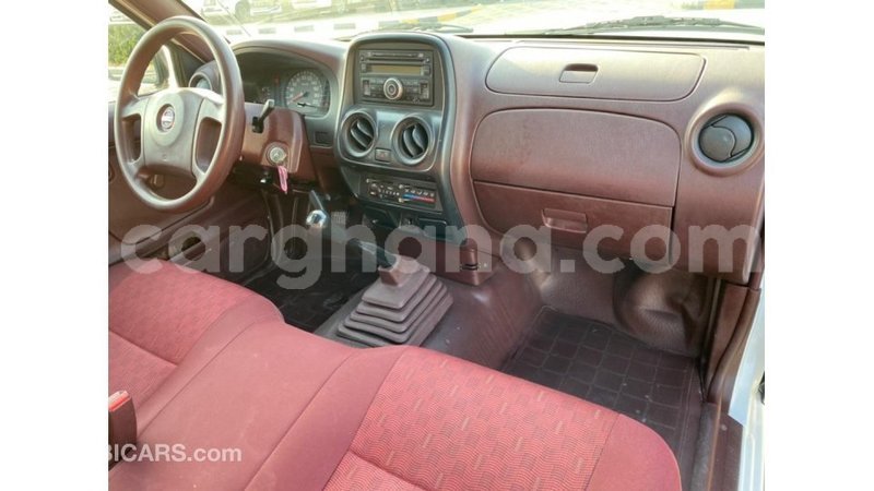 Big with watermark nissan pickup ashanti import dubai 14744