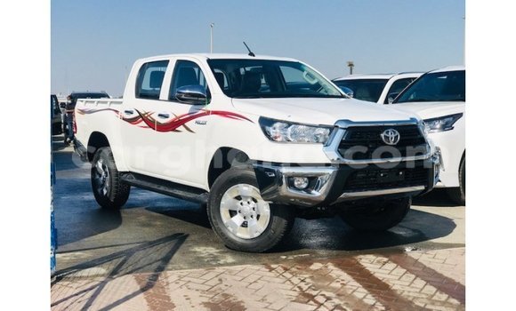 Sayi Imported Toyota Hilux White Mota in Import - Dubai a Ashanti Sayi Imported Toyota Hilux White Mota in Import - Dubai a Ashanti
