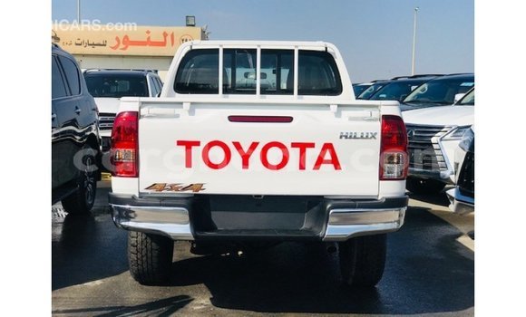 Sayi Imported Toyota Hilux White Mota in Import - Dubai a Ashanti Sayi Imported Toyota Hilux White Mota in Import - Dubai a Ashanti