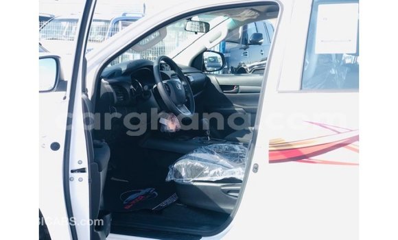 Sayi Imported Toyota Hilux White Mota in Import - Dubai a Ashanti Sayi Imported Toyota Hilux White Mota in Import - Dubai a Ashanti