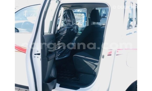 Sayi Imported Toyota Hilux White Mota in Import - Dubai a Ashanti Sayi Imported Toyota Hilux White Mota in Import - Dubai a Ashanti