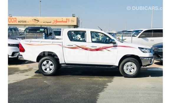Sayi Imported Toyota Hilux White Mota in Import - Dubai a Ashanti Sayi Imported Toyota Hilux White Mota in Import - Dubai a Ashanti