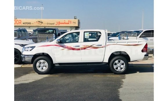 Sayi Imported Toyota Hilux White Mota in Import - Dubai a Ashanti Sayi Imported Toyota Hilux White Mota in Import - Dubai a Ashanti