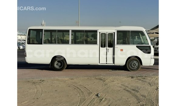 Ra Imported Toyota Coaster funfun Ọkọ̀ in Import - Dubai ni Ashanti Ra Imported Toyota Coaster funfun Ọkọ̀ in Import - Dubai ni Ashanti