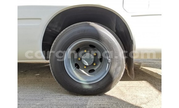 Ra Imported Toyota Coaster funfun Ọkọ̀ in Import - Dubai ni Ashanti Ra Imported Toyota Coaster funfun Ọkọ̀ in Import - Dubai ni Ashanti