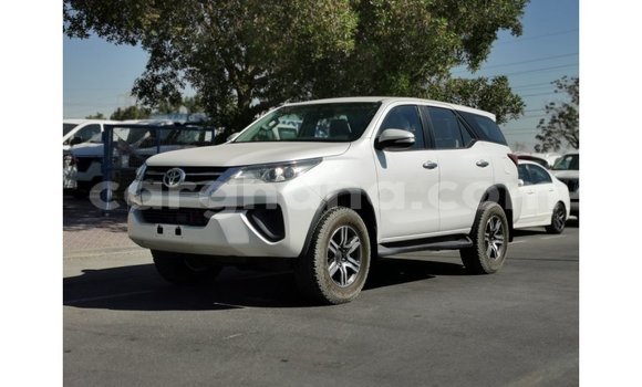 Sayi Imported Toyota Fortuner White Mota in Import - Dubai a Ashanti Sayi Imported Toyota Fortuner White Mota in Import - Dubai a Ashanti