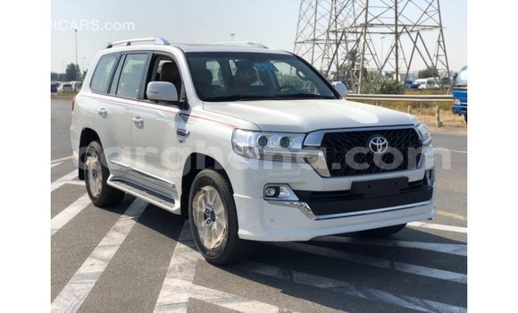 Sayi Imported Toyota Land Cruiser White Mota in Import - Dubai a Ashanti Sayi Imported Toyota Land Cruiser White Mota in Import - Dubai a Ashanti