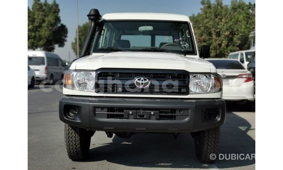 Buy Import Toyota Land Cruiser White Car in Import - Dubai in Ashanti Buy Import Toyota Land Cruiser White Car in Import - Dubai in Ashanti