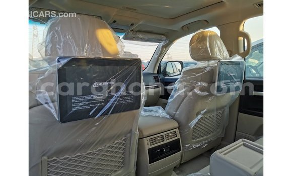 Sayi Imported Toyota Land Cruiser White Mota in Import - Dubai a Ashanti Sayi Imported Toyota Land Cruiser White Mota in Import - Dubai a Ashanti