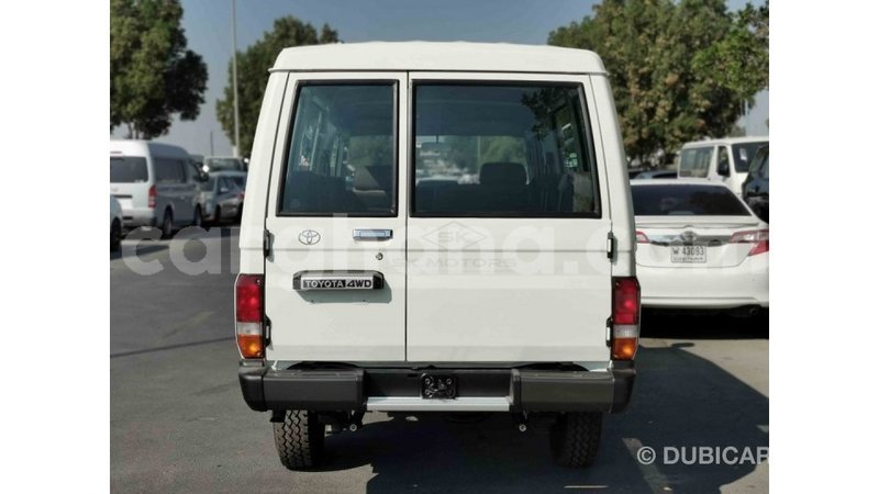 Big with watermark toyota land cruiser ashanti import dubai 14797