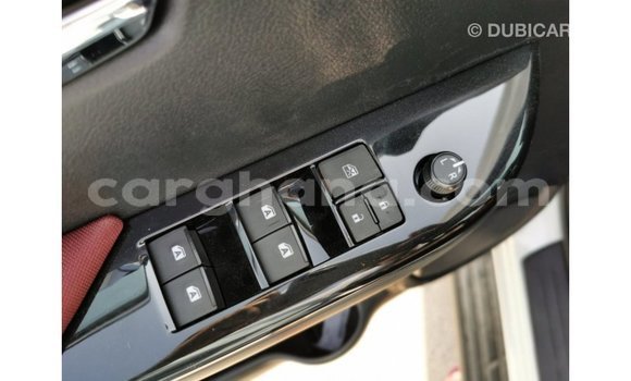 Sayi Imported Toyota Hilux White Mota in Import - Dubai a Ashanti Sayi Imported Toyota Hilux White Mota in Import - Dubai a Ashanti