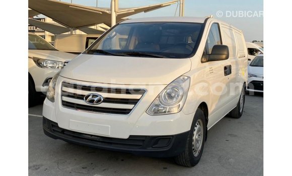 Buy Import Hyundai Accent White Car in Import - Dubai in Ashanti Buy Import Hyundai Accent White Car in Import - Dubai in Ashanti