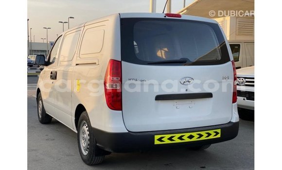 Buy Import Hyundai Accent White Car in Import - Dubai in Ashanti Buy Import Hyundai Accent White Car in Import - Dubai in Ashanti