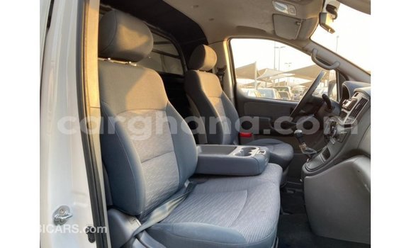 Buy Import Hyundai Accent White Car in Import - Dubai in Ashanti Buy Import Hyundai Accent White Car in Import - Dubai in Ashanti