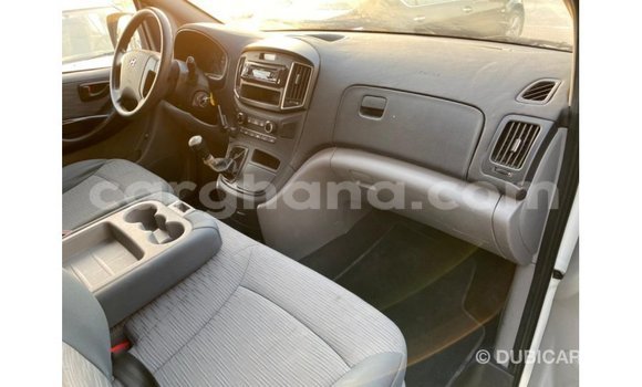 Buy Import Hyundai Accent White Car in Import - Dubai in Ashanti Buy Import Hyundai Accent White Car in Import - Dubai in Ashanti