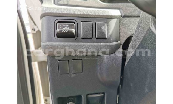 Ra Imported Toyota Coaster funfun Ọkọ̀ in Import - Dubai ni Ashanti Ra Imported Toyota Coaster funfun Ọkọ̀ in Import - Dubai ni Ashanti