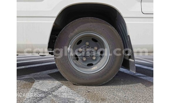 Ra Imported Toyota Coaster funfun Ọkọ̀ in Import - Dubai ni Ashanti Ra Imported Toyota Coaster funfun Ọkọ̀ in Import - Dubai ni Ashanti