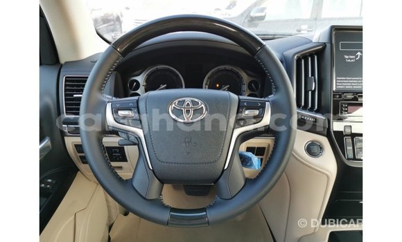 Buy Import Toyota Land Cruiser White Car in Import - Dubai in Ashanti Buy Import Toyota Land Cruiser White Car in Import - Dubai in Ashanti