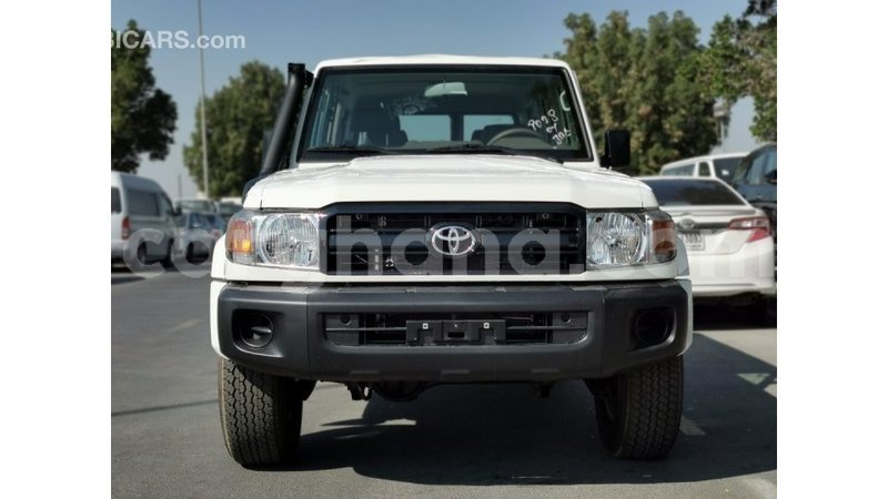 Big with watermark toyota land cruiser ashanti import dubai 14827