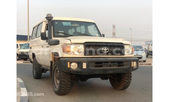 Sayi Imported Toyota Land Cruiser White Mota in Import - Dubai a Ashanti Sayi Imported Toyota Land Cruiser White Mota in Import - Dubai a Ashanti