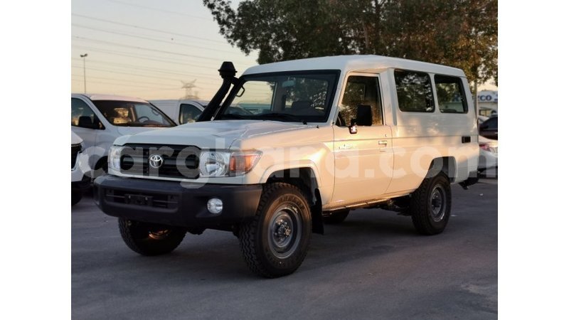 Big with watermark toyota land cruiser ashanti import dubai 14870