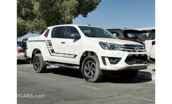 Ra Imported Toyota Hilux funfun Ọkọ̀ in Import - Dubai ni Ashanti Ra Imported Toyota Hilux funfun Ọkọ̀ in Import - Dubai ni Ashanti