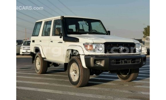 Ra Imported Toyota Land Cruiser funfun Ọkọ̀ in Import - Dubai ni Ashanti Ra Imported Toyota Land Cruiser funfun Ọkọ̀ in Import - Dubai ni Ashanti