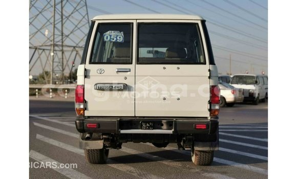 Ra Imported Toyota Land Cruiser funfun Ọkọ̀ in Import - Dubai ni Ashanti Ra Imported Toyota Land Cruiser funfun Ọkọ̀ in Import - Dubai ni Ashanti