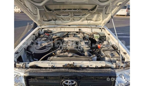 Ra Imported Toyota Land Cruiser funfun Ọkọ̀ in Import - Dubai ni Ashanti Ra Imported Toyota Land Cruiser funfun Ọkọ̀ in Import - Dubai ni Ashanti