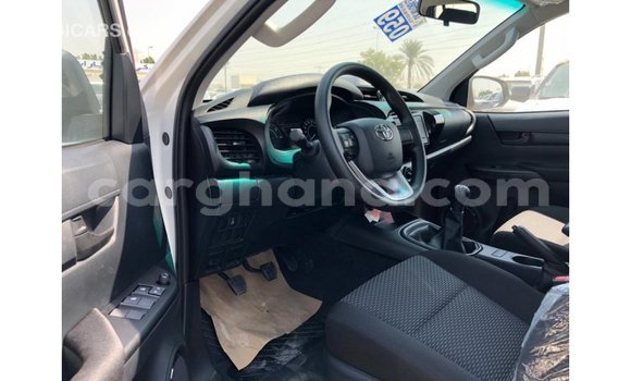 Sayi Imported Toyota Hilux White Mota in Import - Dubai a Ashanti Sayi Imported Toyota Hilux White Mota in Import - Dubai a Ashanti