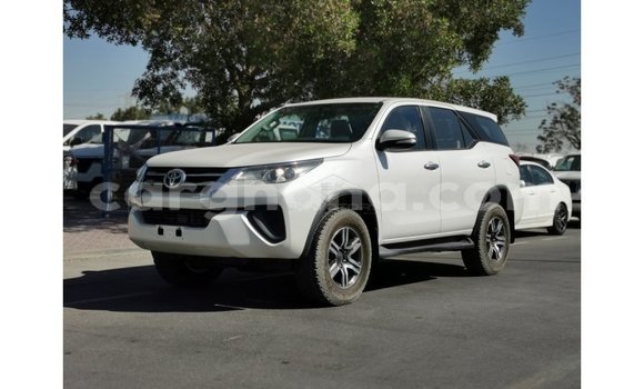 Sayi Imported Toyota Fortuner White Mota in Import - Dubai a Ashanti Sayi Imported Toyota Fortuner White Mota in Import - Dubai a Ashanti