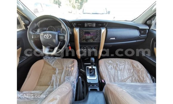 Sayi Imported Toyota Fortuner White Mota in Import - Dubai a Ashanti Sayi Imported Toyota Fortuner White Mota in Import - Dubai a Ashanti