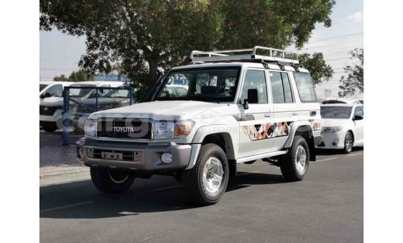Buy Import Toyota Land Cruiser White Car in Import - Dubai in Ashanti Buy Import Toyota Land Cruiser White Car in Import - Dubai in Ashanti