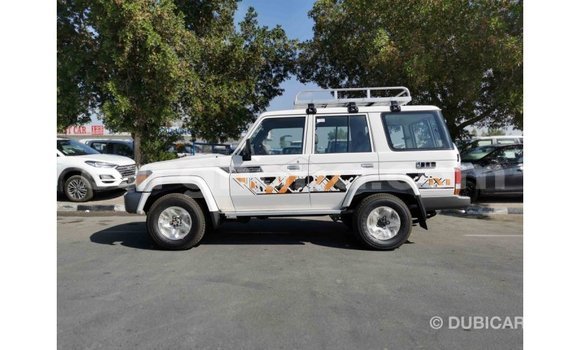 Buy Import Toyota Land Cruiser White Car in Import - Dubai in Ashanti Buy Import Toyota Land Cruiser White Car in Import - Dubai in Ashanti