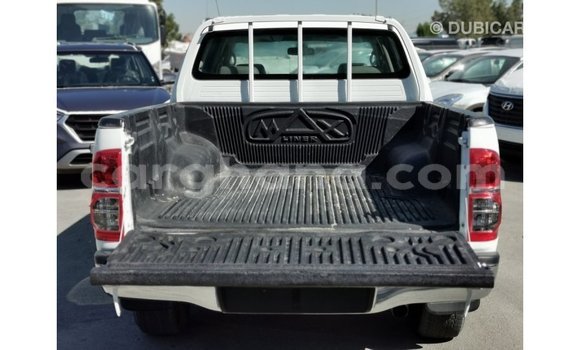 Sayi Imported Toyota Hilux White Mota in Import - Dubai a Ashanti Sayi Imported Toyota Hilux White Mota in Import - Dubai a Ashanti