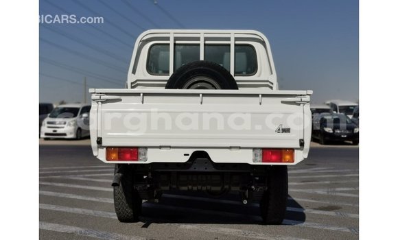 Sayi Imported Toyota Land Cruiser White Mota in Import - Dubai a Ashanti Sayi Imported Toyota Land Cruiser White Mota in Import - Dubai a Ashanti