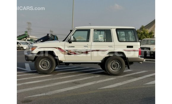 Sayi Imported Toyota Land Cruiser White Mota in Import - Dubai a Ashanti Sayi Imported Toyota Land Cruiser White Mota in Import - Dubai a Ashanti