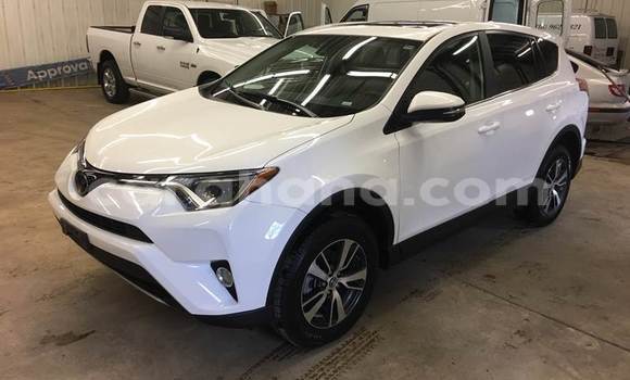 Sayi Na hannu Toyota RAV4 White Mota in Accra a Greater Accra Sayi Na hannu Toyota RAV4 White Mota in Accra a Greater Accra