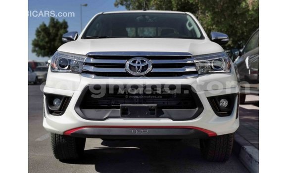 Sayi Imported Toyota Hilux White Mota in Import - Dubai a Ashanti Sayi Imported Toyota Hilux White Mota in Import - Dubai a Ashanti