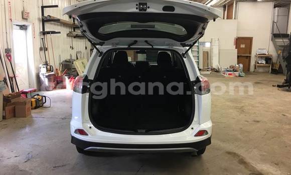 Sayi Na hannu Toyota RAV4 White Mota in Accra a Greater Accra Sayi Na hannu Toyota RAV4 White Mota in Accra a Greater Accra