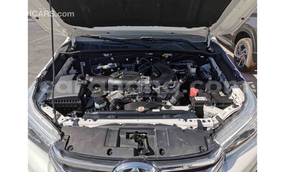 Sayi Imported Toyota Hilux White Mota in Import - Dubai a Ashanti Sayi Imported Toyota Hilux White Mota in Import - Dubai a Ashanti