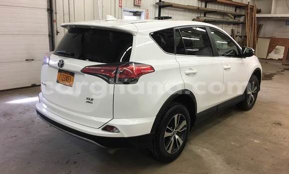 Sayi Na hannu Toyota RAV4 White Mota in Accra a Greater Accra Sayi Na hannu Toyota RAV4 White Mota in Accra a Greater Accra