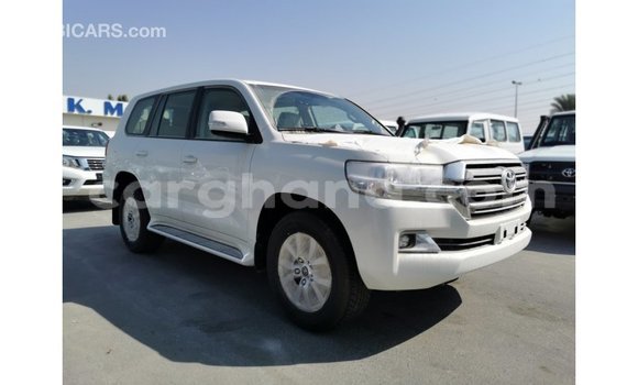 Sayi Imported Toyota Land Cruiser White Mota in Import - Dubai a Ashanti Sayi Imported Toyota Land Cruiser White Mota in Import - Dubai a Ashanti