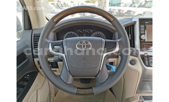 Sayi Imported Toyota Land Cruiser White Mota in Import - Dubai a Ashanti Sayi Imported Toyota Land Cruiser White Mota in Import - Dubai a Ashanti