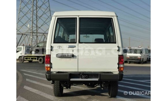 Sayi Imported Toyota Land Cruiser White Mota in Import - Dubai a Ashanti Sayi Imported Toyota Land Cruiser White Mota in Import - Dubai a Ashanti
