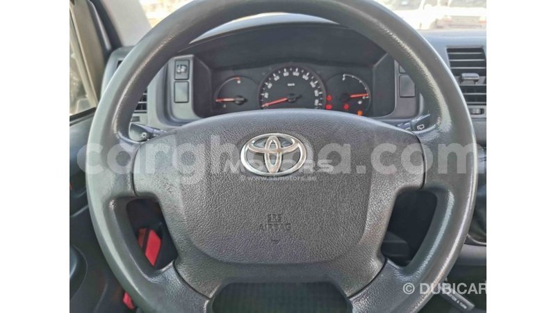 Big with watermark toyota hiace ashanti import dubai 15015