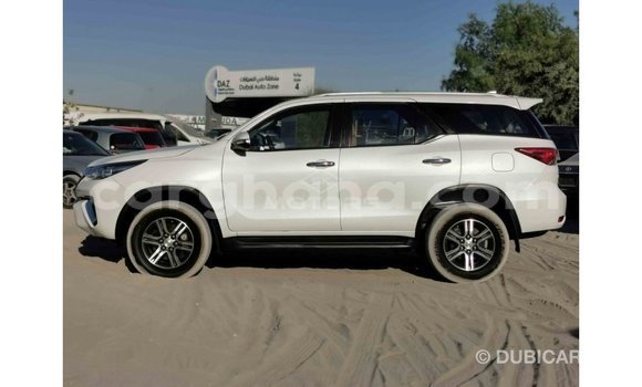 Sayi Imported Toyota Fortuner White Mota in Import - Dubai a Ashanti Sayi Imported Toyota Fortuner White Mota in Import - Dubai a Ashanti