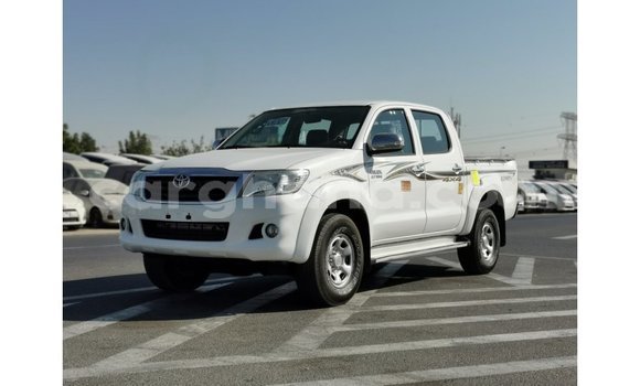 Sayi Imported Toyota Hilux White Mota in Import - Dubai a Ashanti Sayi Imported Toyota Hilux White Mota in Import - Dubai a Ashanti