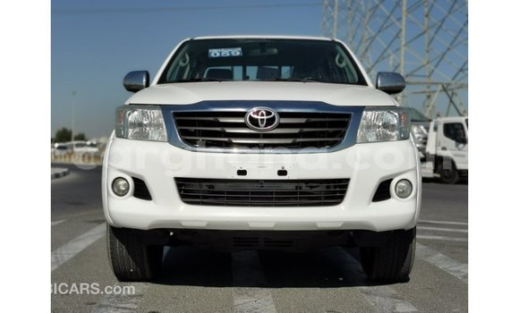 Sayi Imported Toyota Hilux White Mota in Import - Dubai a Ashanti Sayi Imported Toyota Hilux White Mota in Import - Dubai a Ashanti